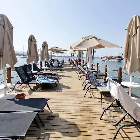 Sea Front With Sandy Private Jetty Апартаменты
